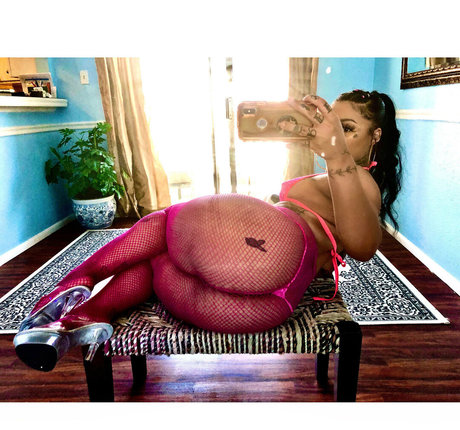 tsunamimami model beautiful pic