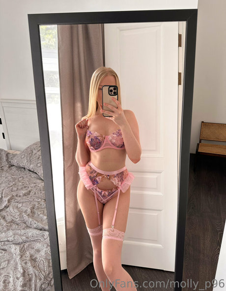 molly p96 erotic pornstar pic