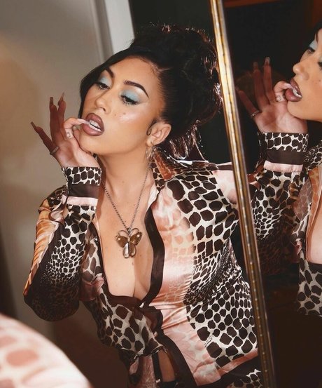 Kali Uchis perfect pornstar pictures