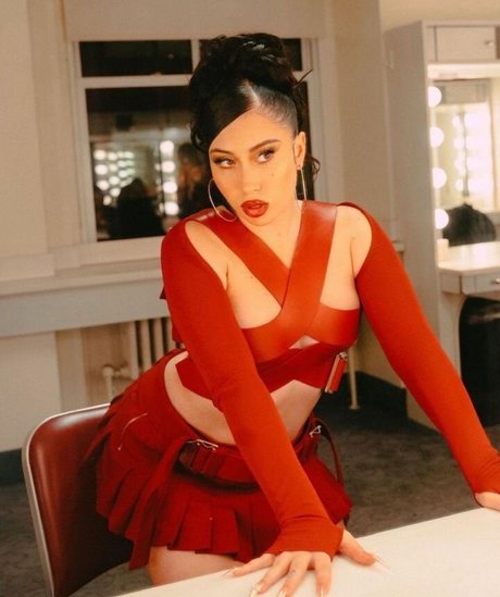 Kali Uchis nice pornstar gallery