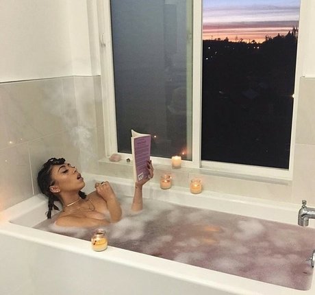 Kali Uchis star adult picture