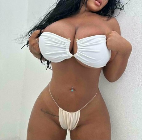 brunettebabiii pretty star image