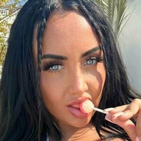 brunettebabiii star sexy photos