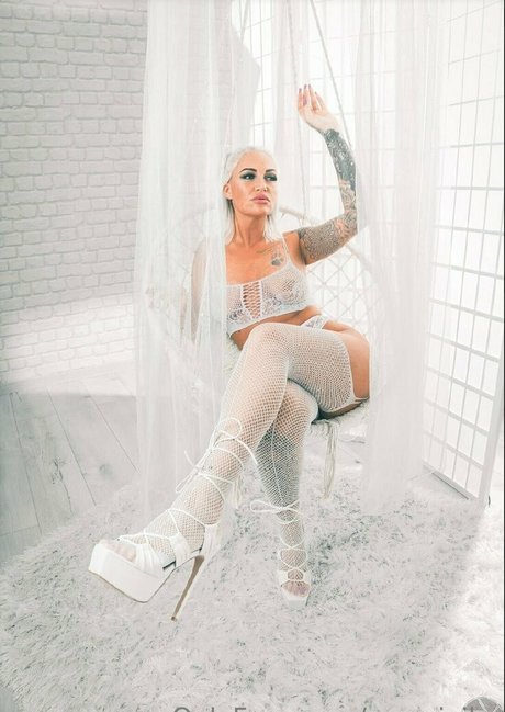 mo vivike model nudes gallery