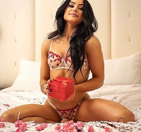 Brynn Noel star top img