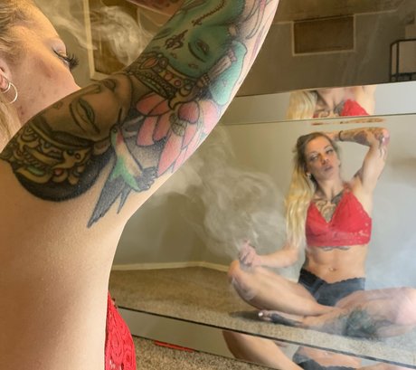 unalome nude pornstar gallery