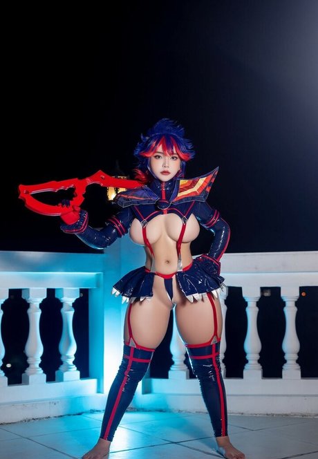 Queenie Chuppy model sexy photos