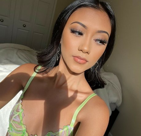 Moliney Mao pornstar xxx galleries