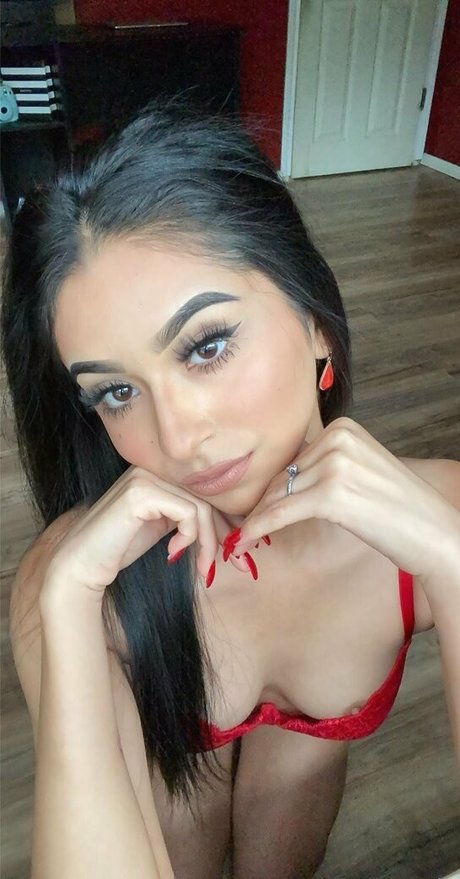 luxurypetite pornstar naked pic