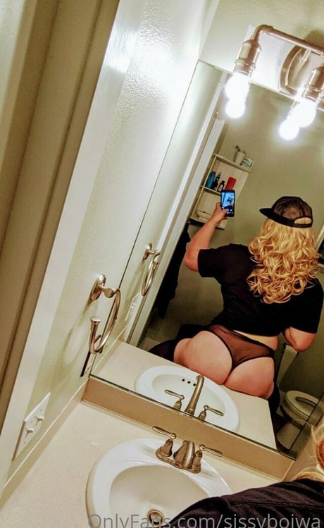 sissyboiwa model naked img