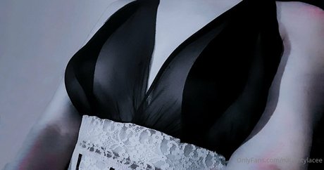 naughtylacee model hot pictures