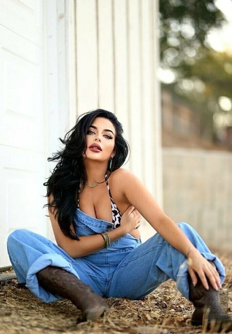 christinaenaa model porn archive