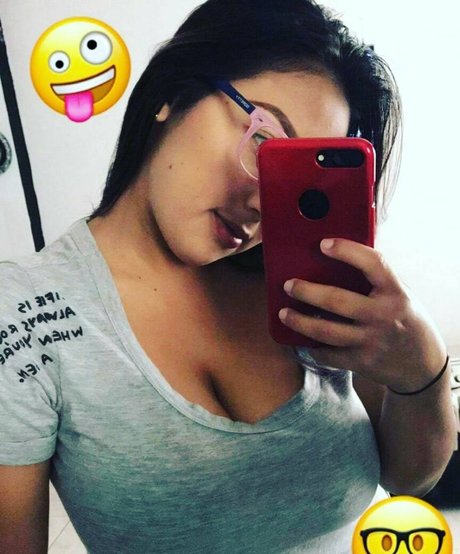 Karen Pinargote Torres model art pics