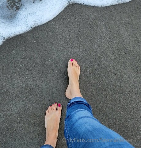 favorablefeet11 erotic pornstar photo