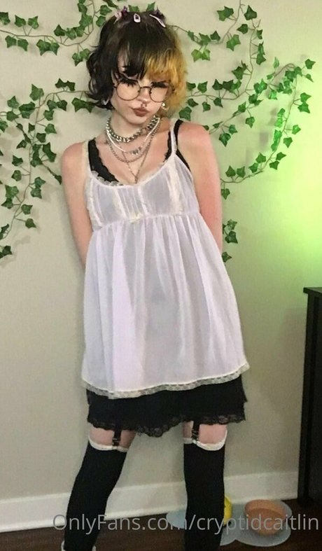 cryptidcaitlin model naked photos