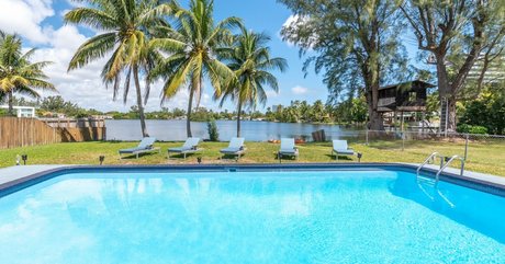 Gabrielle Logan best model img