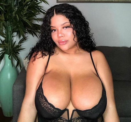 Gabrielle Logan xxx actress photo