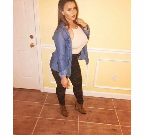 Lizzy Maguire pornstar perfect galleries