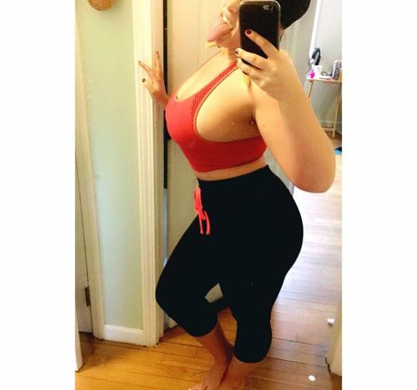 Lizzy Maguire model sexy photo