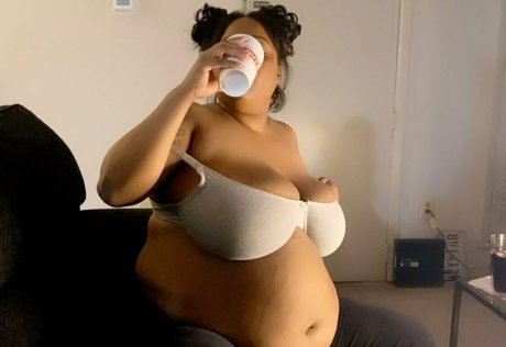 chyynotshyy pornstar adult images