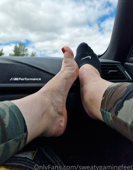 sweatygamingfeet exclusive model galleries