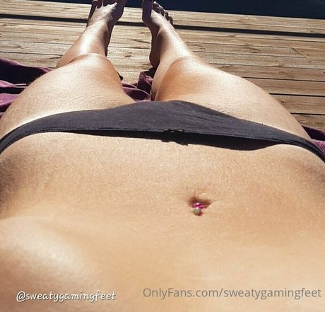 sweatygamingfeet exclusive pornstar image