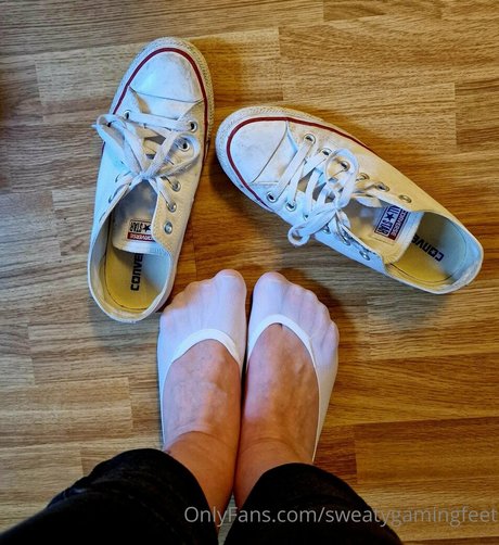 sweatygamingfeet nudes star img