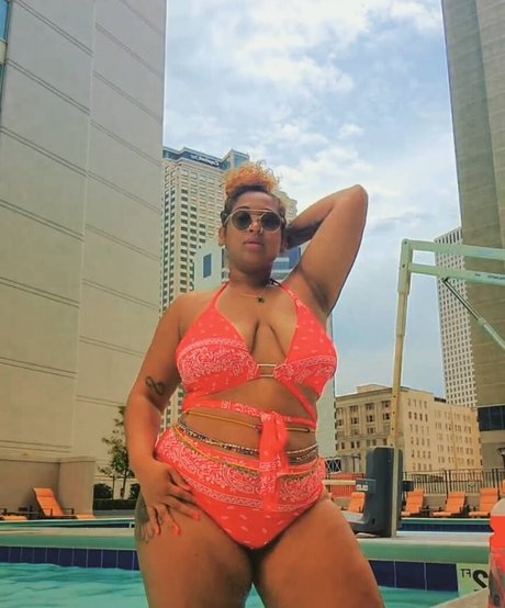 TheeChinaWhite erotic model image