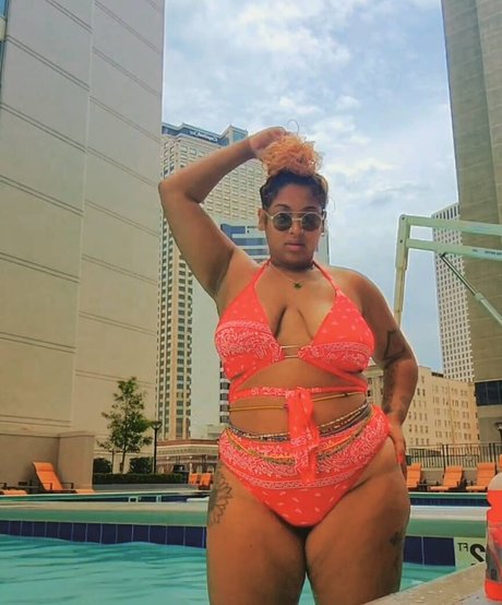 TheeChinaWhite star image