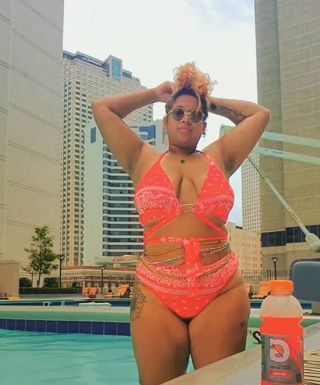 TheeChinaWhite porn star pic