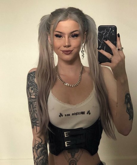 leanne nicole model top pic