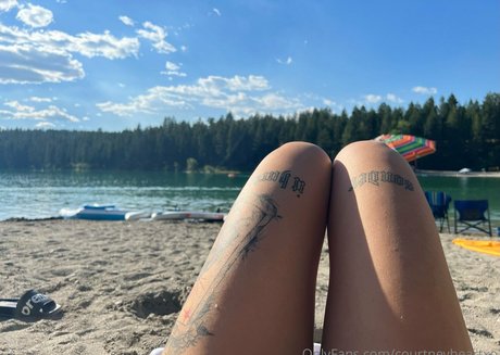 courtneyheartxo pretty actress image