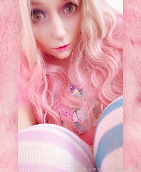 hollynicolebtch exclusive model img