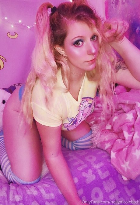 hollynicolebtch model hd picture