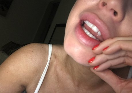 nikkidelano erotic star image