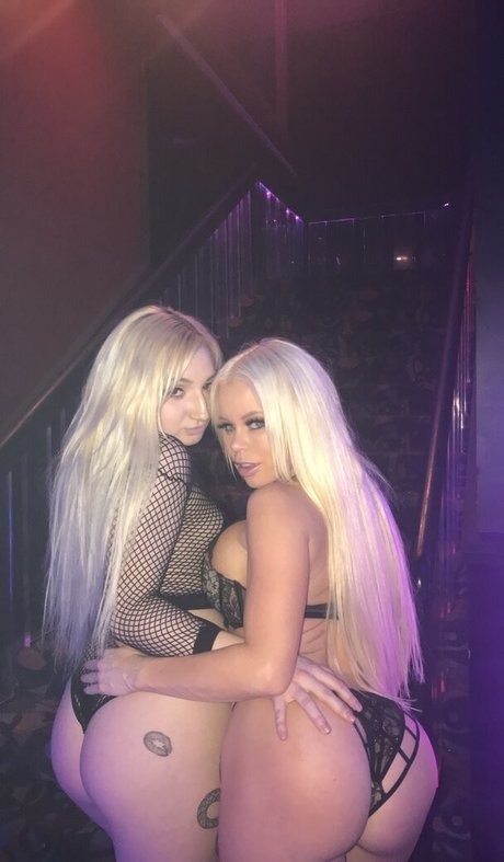 nikkidelano art star img