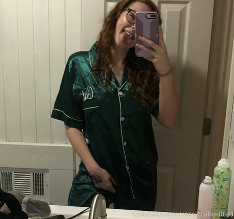 Carrotcakekitten adult model images