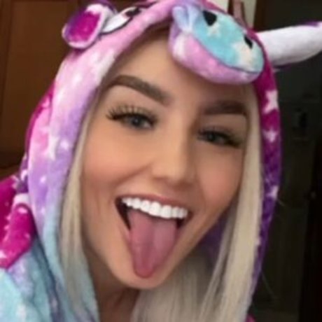 Sharonnikoll07 naked pornstar pic