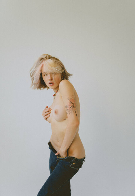 lesbian fingering onlyfans free xxx gallery