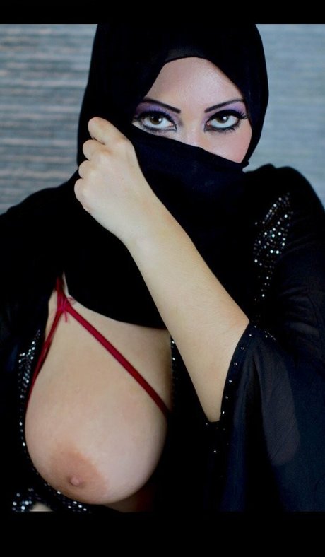 Persiana star naked image