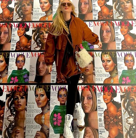 Kathryn Newton porn model pic