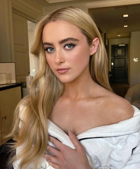 Kathryn Newton pornstar exclusive galleries