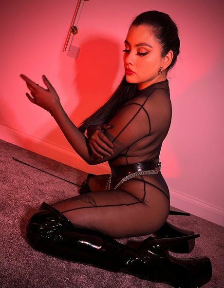 therubberbabe star perfect pics