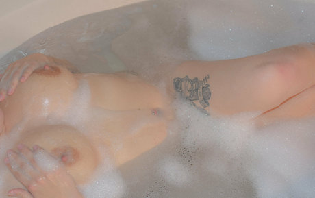 lyssaugust model exclusive pics