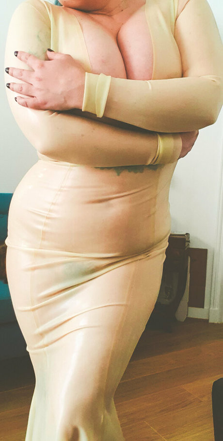 madame cherie model naked img