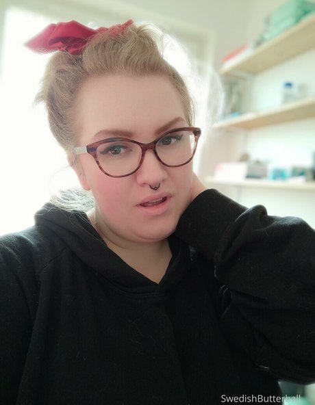 female influencer onlyfans hot naked pic