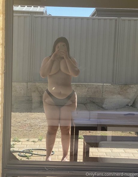 female influencer onlyfans pretty picture