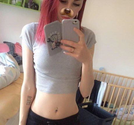 makeup artist onlyfans pornographic image