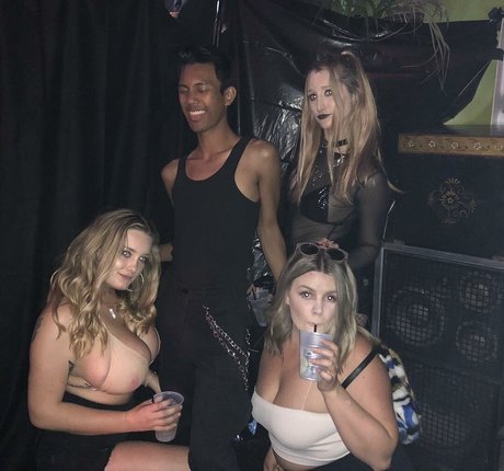 itssbriibitchh art star archive