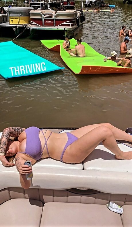 itssbriibitchh model adult photo